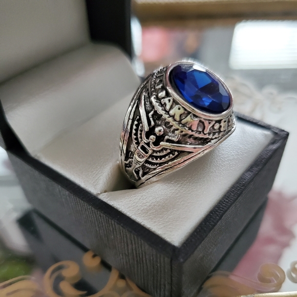 Gorgeous crystal blue sapphire gemstone ring - Picture 3 of 4
